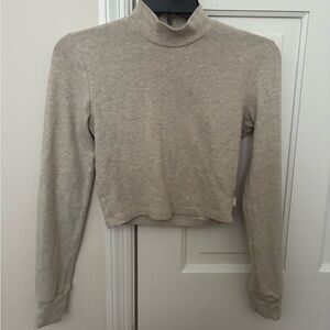 TNA | M| Malibu Aritzia Ruched Cotton Long sleeve crop top.